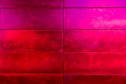 A red and purple wall, photo by Hilthart Pederson